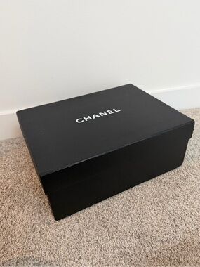 CHANEL Box